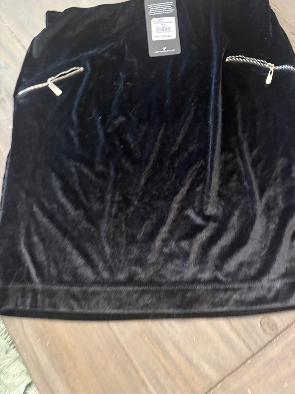 True Religion Black Velvet Zippered Mini Skirt
Xl
NWT